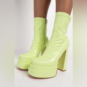 NIB Azalea Wang platform bootie in lime